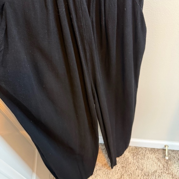 Casual Black Sleeveless Jumpsuit / Romper - Picture 3 of 5